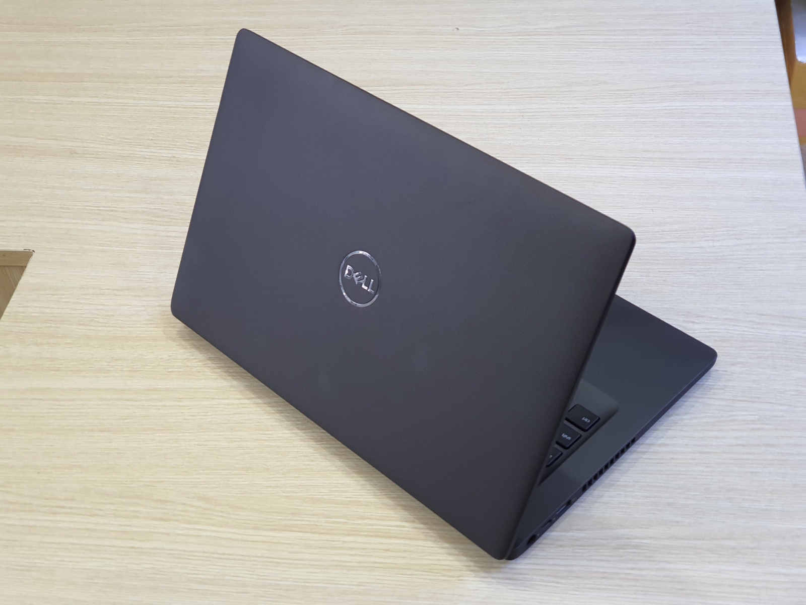 dell latitude 5400 i7 mẫu laptop xách tay giá rẻ